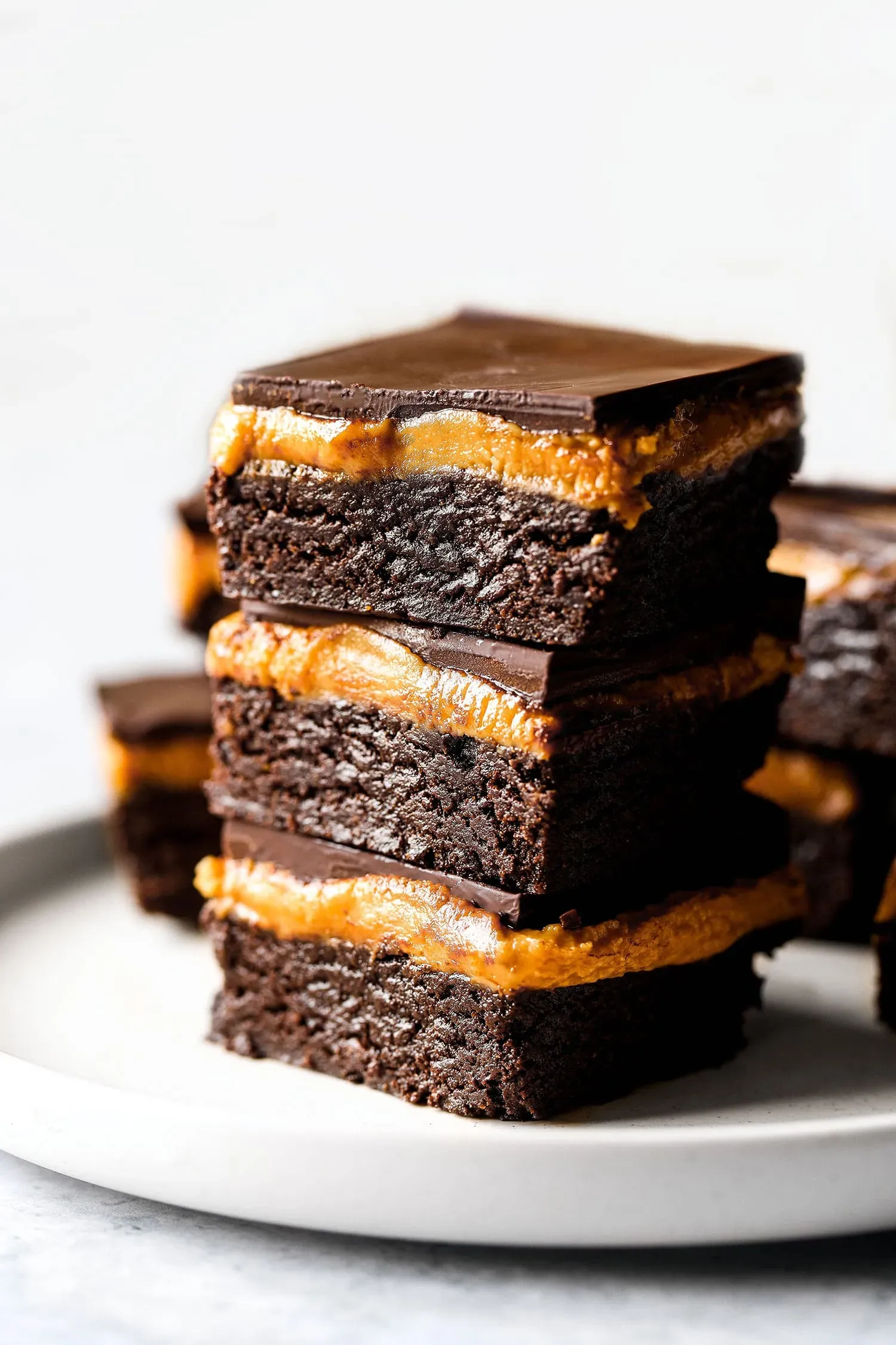 Simple 5 ingredient peanut butter brownies: No Bake!