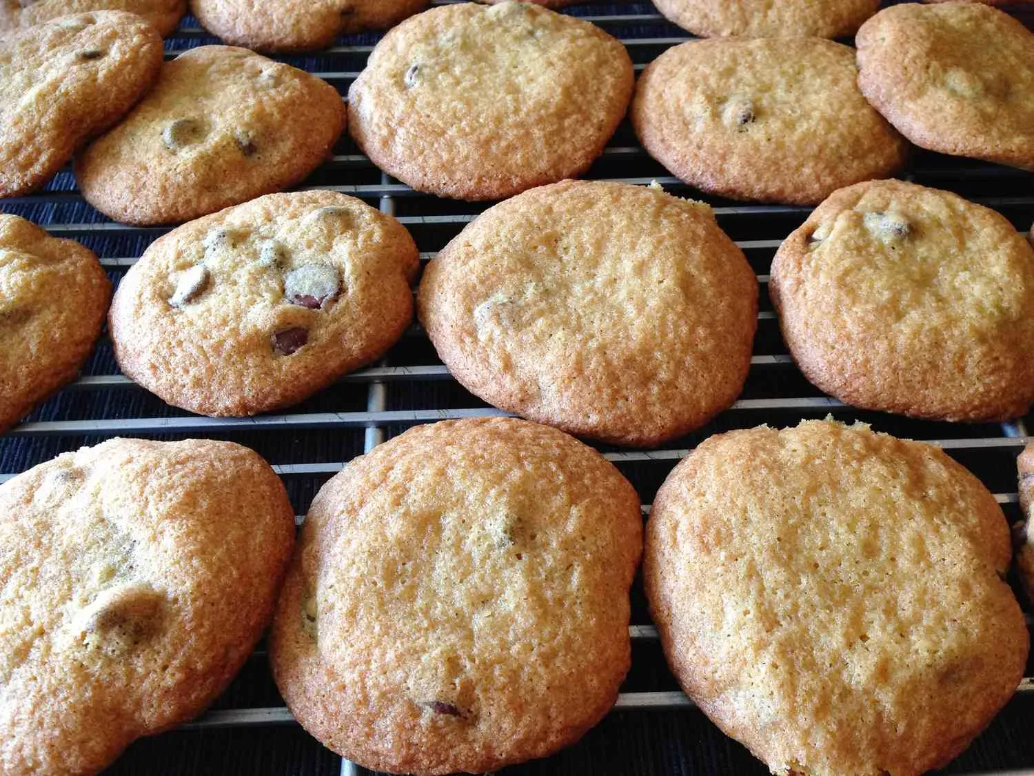 Amazing Cakey Chocolate Chip Cookies - Browniesrecipes